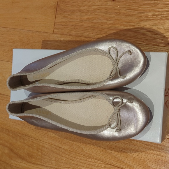 Old Navy gold ballet flats - Picture 1 of 1